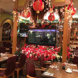Peace Garden Restaurant - Beautiful fish tank in the middle of the restaurant
