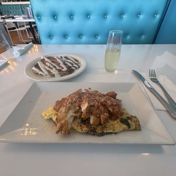 Staks Pancake Kitchen - Memphis - Chicken Parm Oml. X 1 Cinnamon Roll pancake - American Near Me - Memphis, Tennessee Staks Pancake Kitchen - Memphis - Chicken Parm Oml. X 1 Cinnamon Roll pancake - American Near Me - Memphis, Tennessee