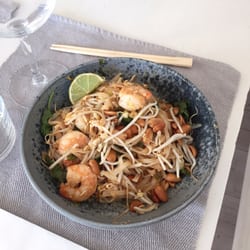 Aroii Take Away - Stegte nudler med tamarind sovs og rejer