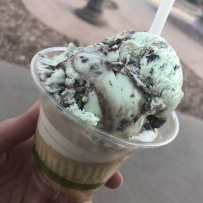 Crystal's Cakes & Cones by null