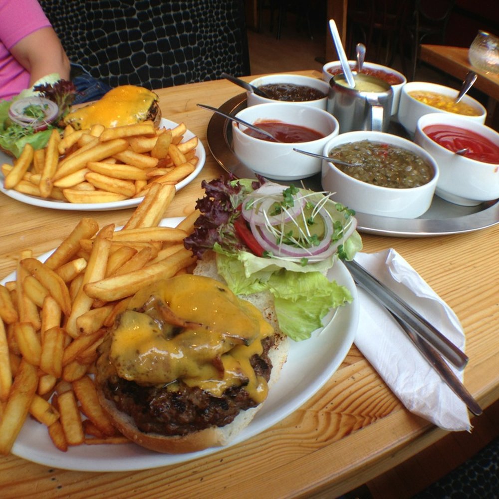 Bell's Diner - American Near Me - Edinburgh, EDH
