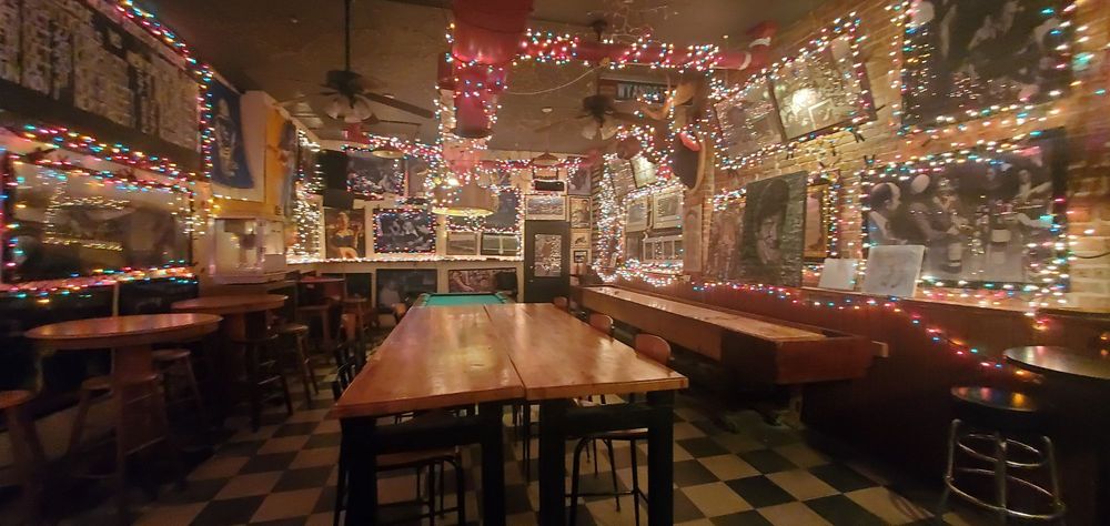 Johnnie's Sports Bar