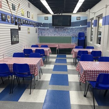 Central Park Pizza - Seating - Pizza Near Me - Burbank, California