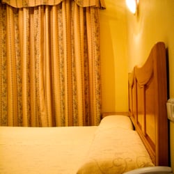 Hostal Toledo - Servicio de teléfono dentro de la habitación