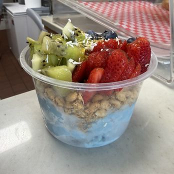 Paia Corner Cafe - Delish Açaí bowl! Fresh and super tasty - Coffee & Tea Near Me - Paia, Hawaii