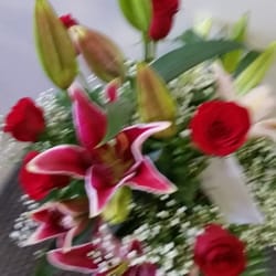 Central Coast Flowers & Balloons - Feliz. Semana. Para today la Smamas