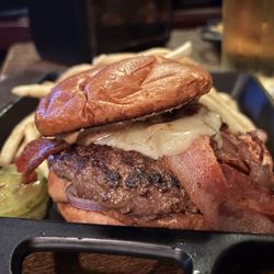 Samuel Horne's Tavern - Peanut butter burger