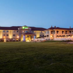 LakeHouse and Holiday Inn Express & Suites Overlooking Lake MI