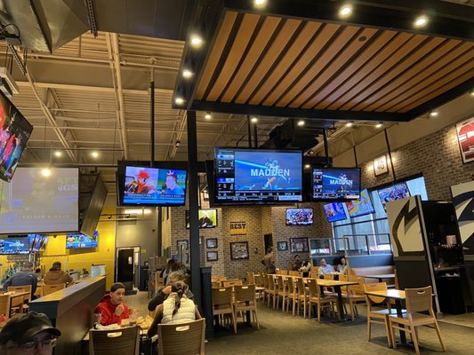 Buffalo Wild Wings by null