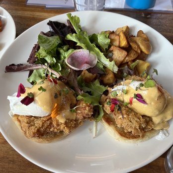 Lapisara Eatery - Fried Chicken Benedict - Breakfast & Brunch Near Me - San Francisco, California