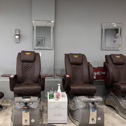 Mai Nail Spa - Pedicure Chairs