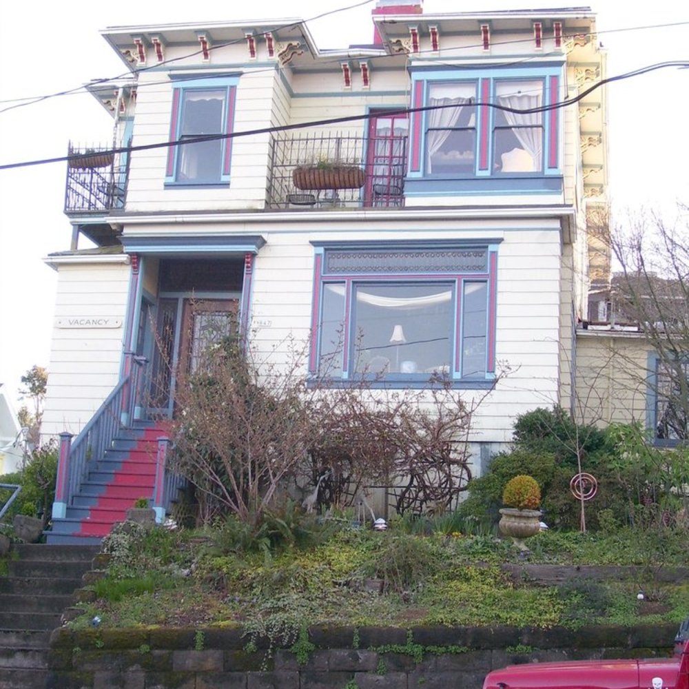 Clementine's Guest House - Clementines Bed & Breakfast mainhouse - Guest Houses Near Me - Astoria, Oregon Clementine's Guest House - Clementines Bed & Breakfast mainhouse - Guest Houses Near Me - Astoria, Oregon