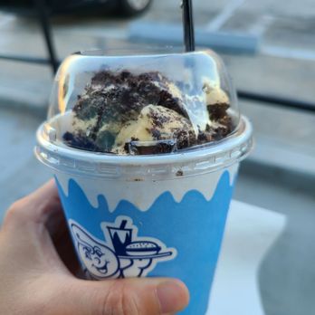 Fosters Freeze - Oreo twister - Ice Cream & Frozen Yogurt Near Me - Wilmington, California