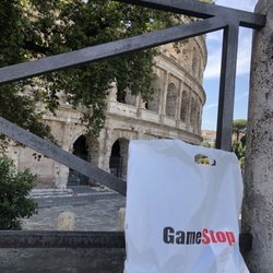 Gamestop Italy - While in Rome, visit this GameStop!