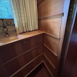 Frank Lloyd Wright's Laurent House - Sleek lines featuring piano hinges (see door frame on right)