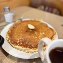 Lindas' Cafe - Pancakes are big, and good