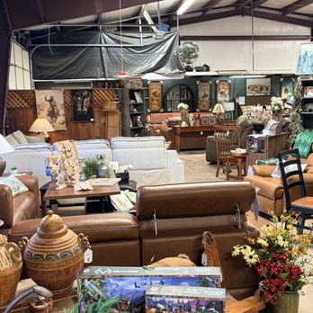 Red Door Consignment Store - Furniture Stores Near Me - Lakeside, Arizona Red Door Consignment Store - Furniture Stores Near Me - Lakeside, Arizona