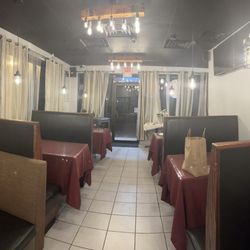 Lahore Chatkhara - The family-friendly interior.