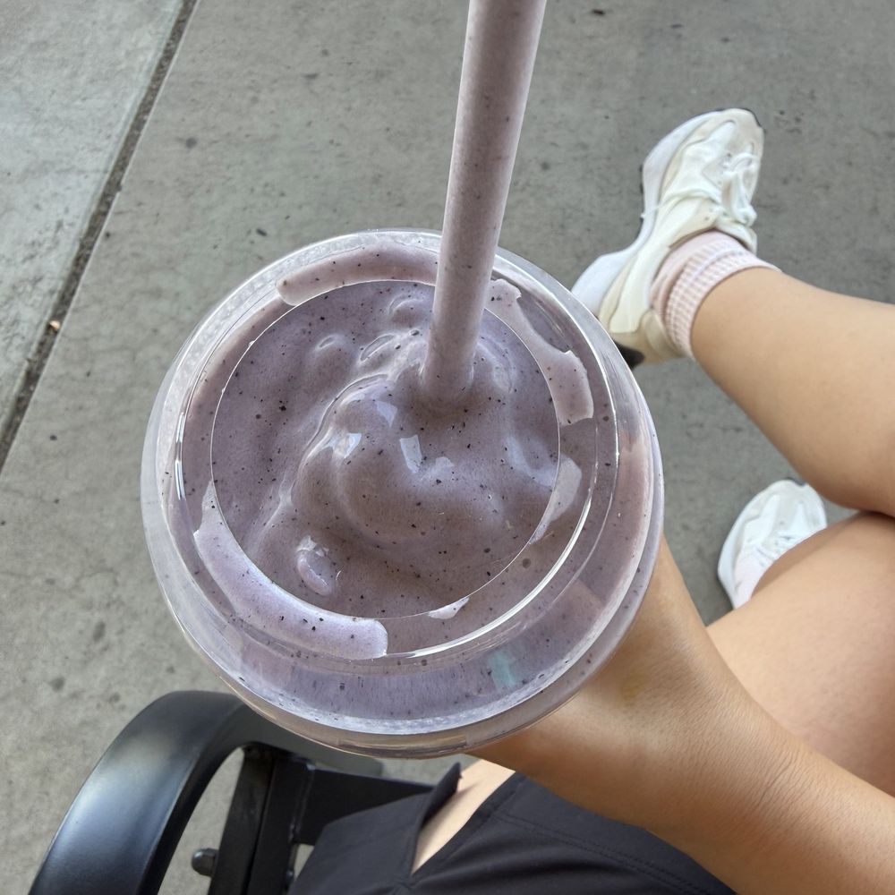 Bountiful Nutrition - Mixed berry smoothie - Juice Bars & Smoothies Near Me - Bountiful, Utah