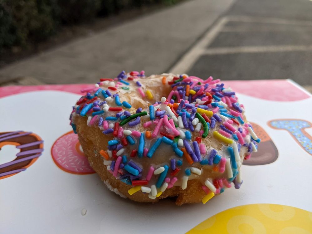 Fresh Donut & Deli Logo