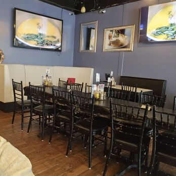Hughley's Southern Cuisine - Dining area - Southern Near Me - Aiea, Hawaii