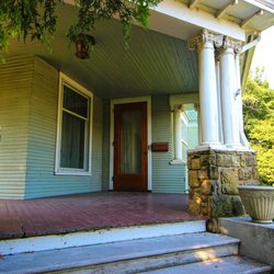 Magnolia Blossom Inn - Covered porch
