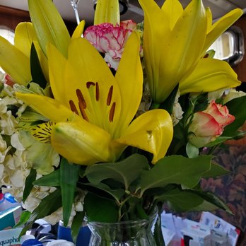 Flora Designs - Bruised petals, bent and broken - Florists Near Me - Scappoose, Oregon Flora Designs - Bruised petals, bent and broken - Florists Near Me - Scappoose, Oregon