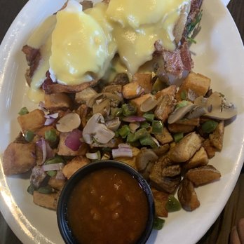 Scotts Family Restaurant - Kim's Benedict - Diners Near Me - Paris, Ontario