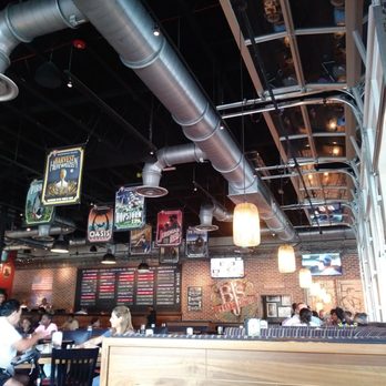 BJ's Restaurant & Brewhouse - New American Near Me - Valley Stream, New York