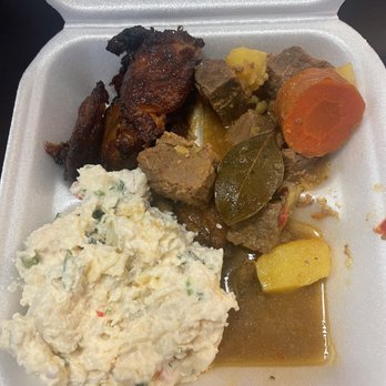 FL Bakery - Beef Stew (Carne Guisada), sweet plantains (Maduros), Potato salad (ensalada de papa). - Breakfast & Brunch Near Me - Orlando, Florida