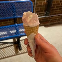 Vico Gelato & Cafe - Amaretto and outdoor seating