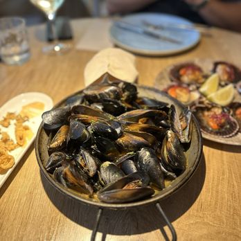 MANÁ 75 - Mussels - Mediterranean Near Me - Barcelona, B