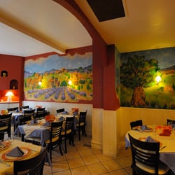 L'Olivier - Les Fresques réalisées par des artistes locaux aux couleurs de la Provence