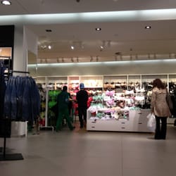 H & M