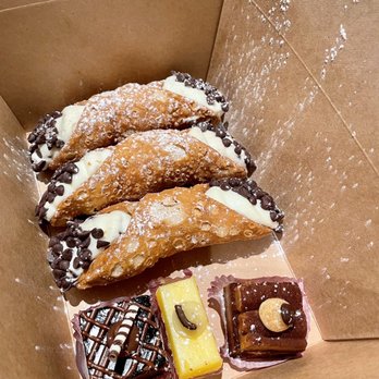 Bottega Italia - Cannoli, dessert bites - Pizza Near Me - Temecula, California Bottega Italia - Cannoli, dessert bites - Pizza Near Me - Temecula, California