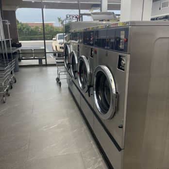 Chloe's Laundromat - Laundromat Near Me - Fountain Valley, California