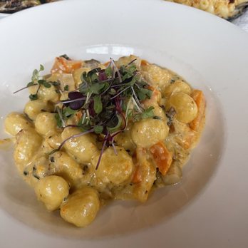 Rails Steakhouse - Smoked Gouda and Bacon Mac & Cheese - Steakhouses Near Me - Towaco, New Jersey