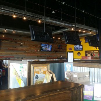 Fuzzy's Taco Shop - Dinning room. - Bars Near Me - Longmont, Colorado
