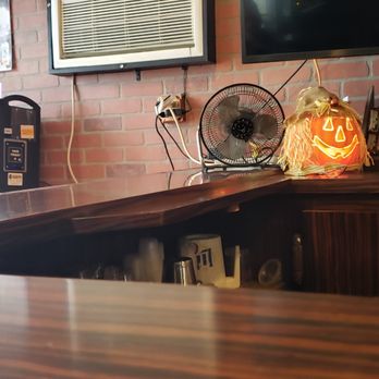 Cesar's Inn - a view of the bar - Bed & Breakfast Near Me - West Milwaukee, Wisconsin