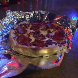 Revolution Lounge - The pizza here is so good!