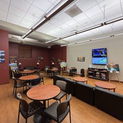 Dewey's Cafe - Cafe seating