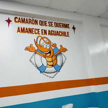 Mariscos El Submarino - Funny wall murals - Seafood Near Me - Jackson Heights, New York