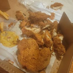 Papa Saverio's of Carol Stream - Petrified chunks of boneless unchewable, inedible chicken, that was called fried chicken dinner