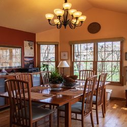 2 Cranes Inn - Zion - Sunny Dining Room