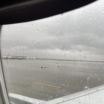 Delta Air Lines - Rainy touchdown - Airlines Near Me - Orlando, Florida