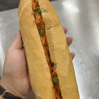 Bot Chien Saigon - The banh mi is LOOOONNNHGGGGG - Vietnamese Near Me - Mississauga, Ontario