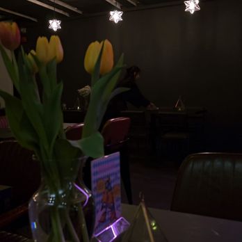 Kanari Restaurant & Bar - a vase of tulips on a table - Korean Near Me - Toronto, Ontario Kanari Restaurant & Bar - a vase of tulips on a table - Korean Near Me - Toronto, Ontario