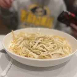 Alfano's Pizzeria & Italian - Fettuccine Alfredo