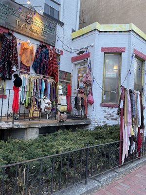 18 Brattle St by null