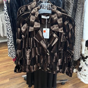 In-Step Fashions - Shoe Stores Near Me - Fredericksburg, Texas